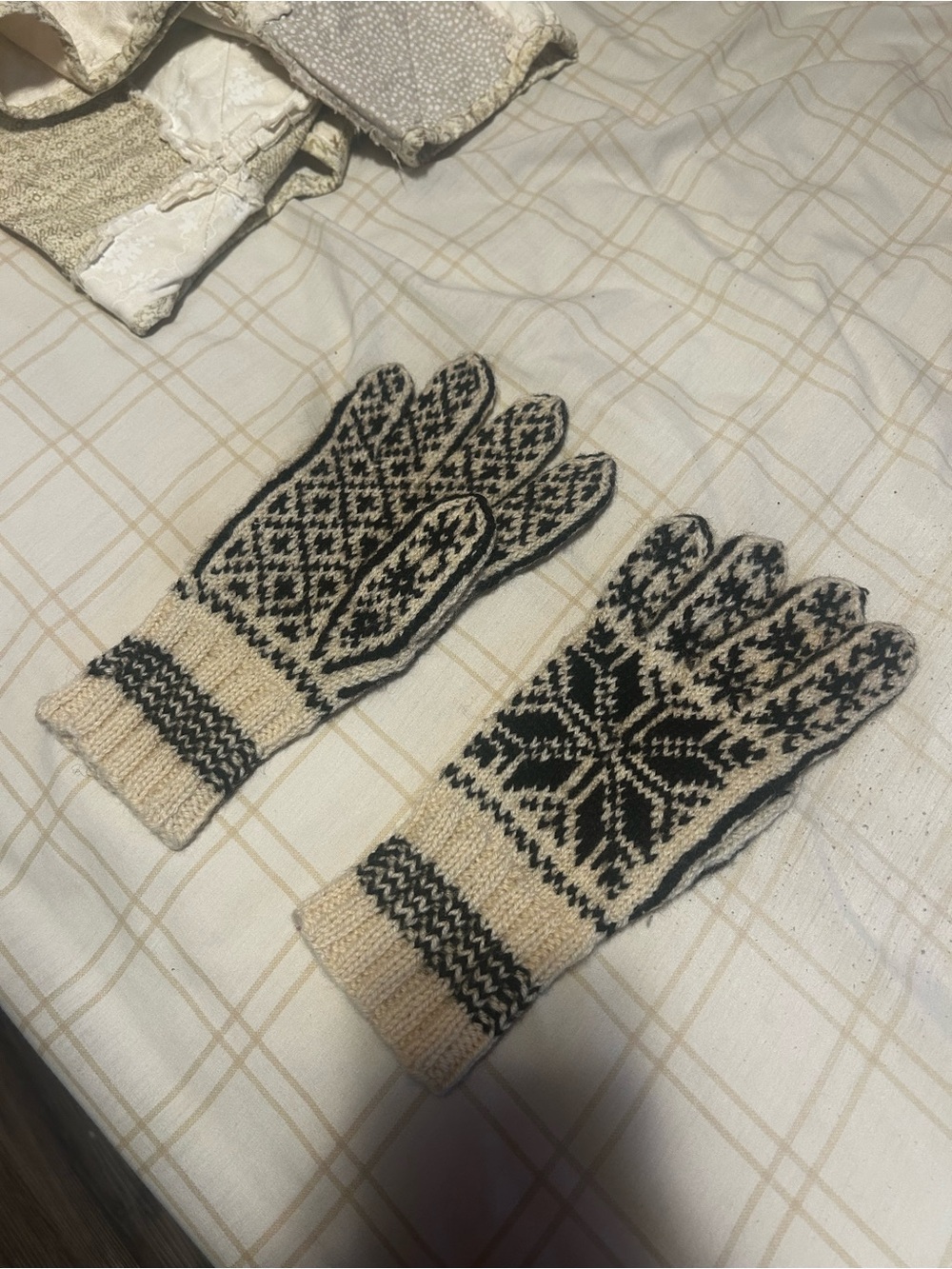 Vintage Black & Cream Fair Isle Knit Gloves
